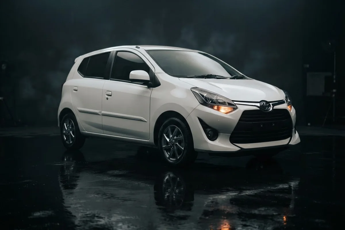 Toyota Agya tampak samping